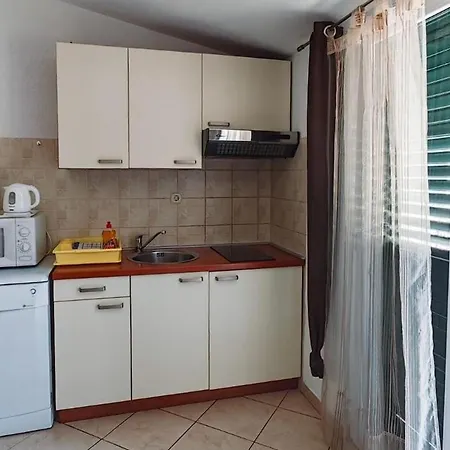 With Parking Space - 27892 Makarska